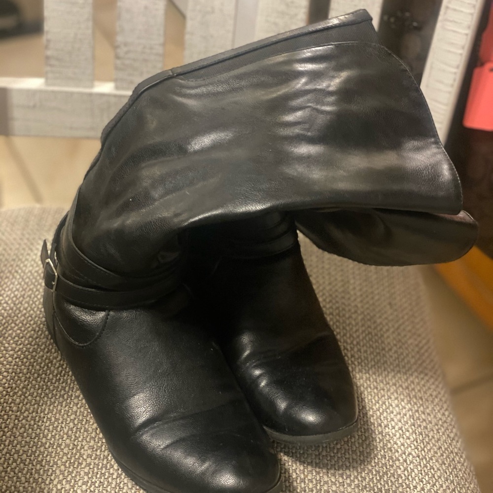 Leg boots